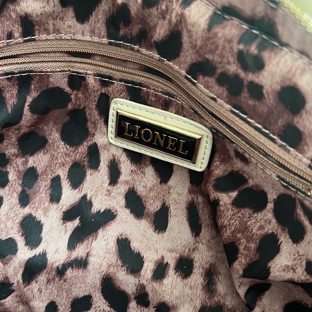 The Person You Only Use It Twice - image 5